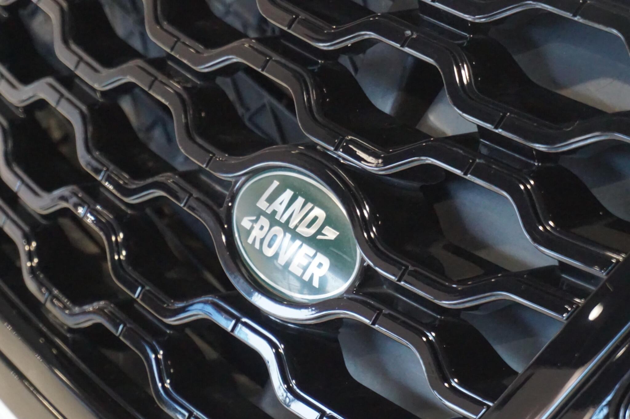 Land Rover Range Rover Velar 3.0 D300 MHEV R-Dynamic SE SUV 5dr Diesel Auto 4WD Euro 6 (s/s) (300 ps)